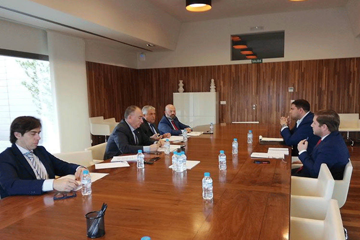 Ignacio Hernando, consejero de Fomento de Castilla – La Mancha se reúne con Fetcam por primera vez